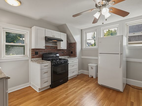 4th image of 78 Goddard St #2
