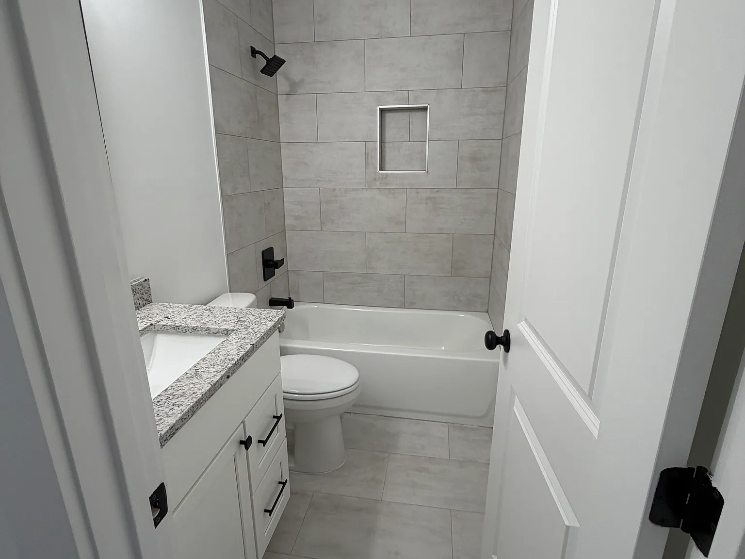 3 bed, 1200 sqft, $1,690 — Photo 4
