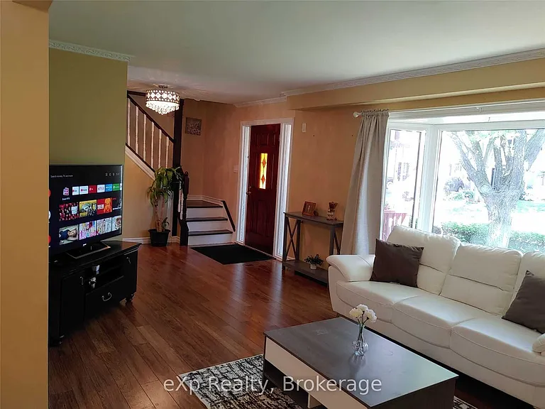 96 Larch St #UPPER — Photo 6