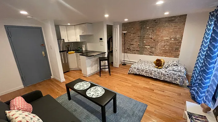 Rented by Nooklyn NYC LLC | media 9