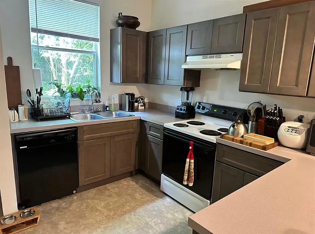 2 bed, 2.5 bath, 1176 sqft, $700 — Photo 3