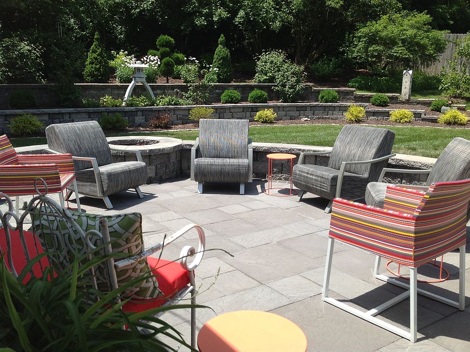 2nd image of 4 Winding Brook Ln