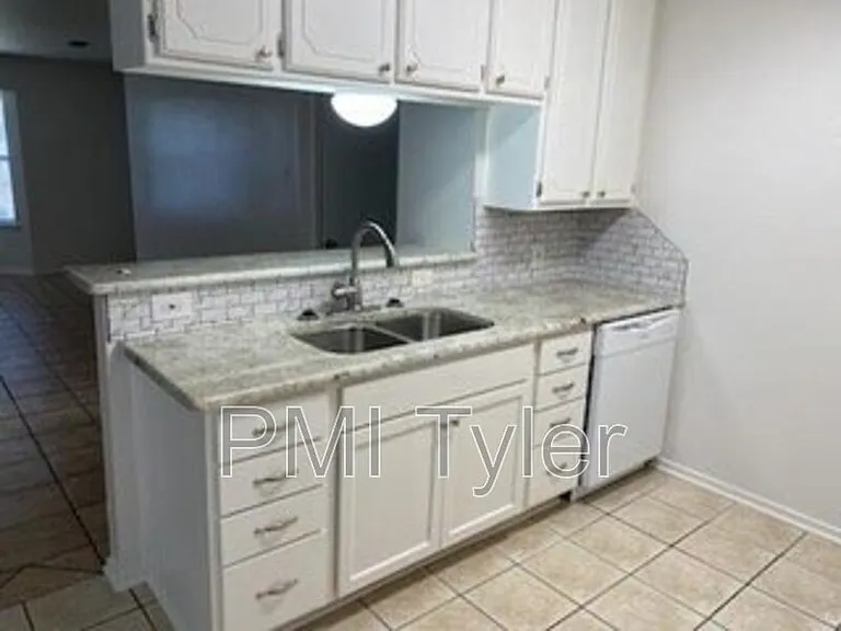 16150 Shoshone Dr — Photo 4