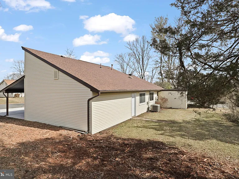 103 Farmington Ln — Photo 36