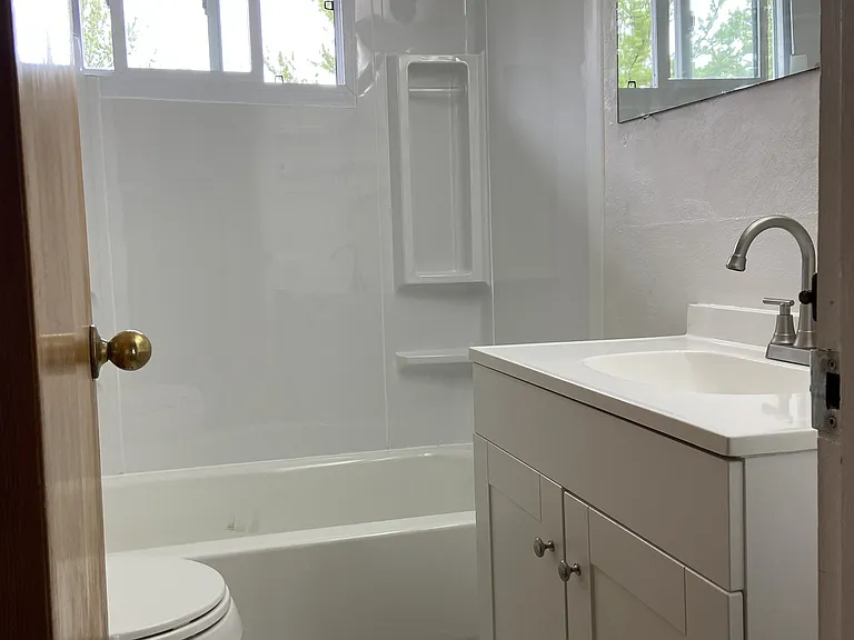 1244-1250 Cliffside St #1250 — Photo 7
