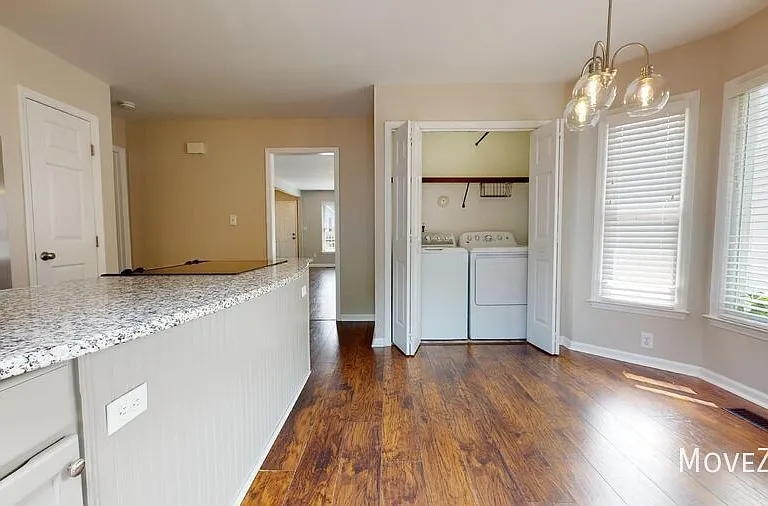 2917 Bannf Ct — Photo 9