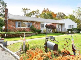 320 Walker St, West Babylon, NY 11704