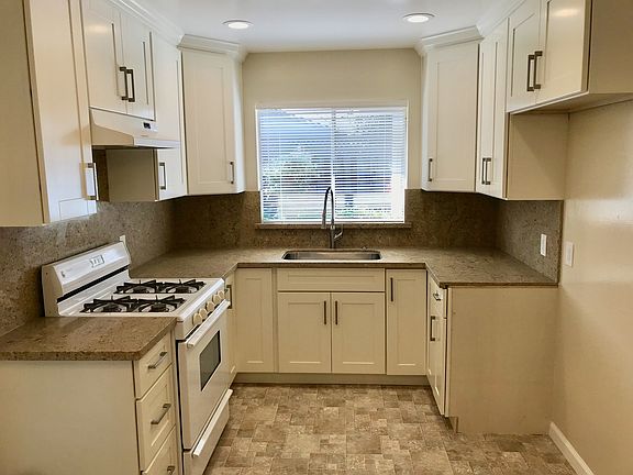 4th image of 1230 Lynn Way