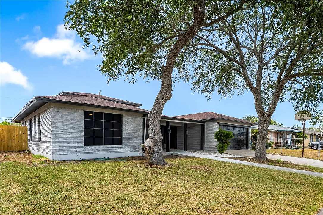 4 bed, 2.5 bath, 2442 sqft, $2,495 — Photo 2