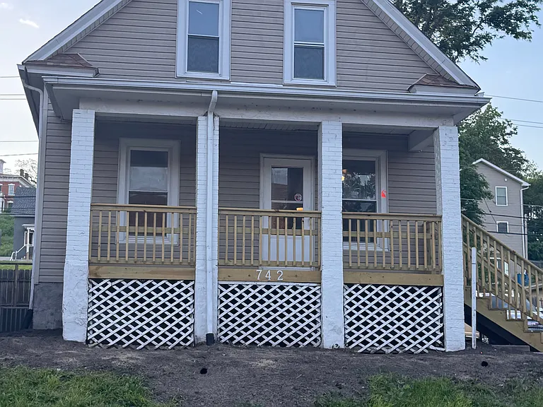 742 Charlotte St — Photo 1