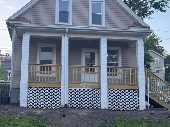 742 Charlotte St, Davenport, IA 52803