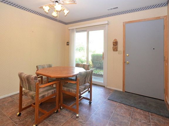 3rd image of 3589 Kenbrooke Ct
