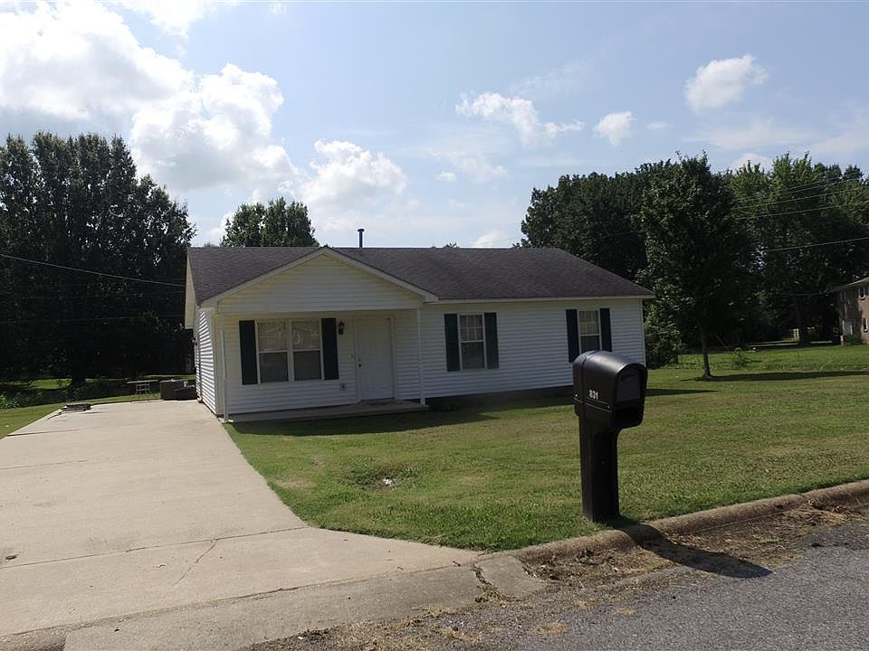 1st image of 831 Hollow Creek Dr