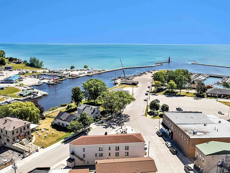 Steele Street Algoma Wi 54201 — Photo 8