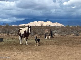 18206 S Gene Autry Rd, Yucca, AZ 86438