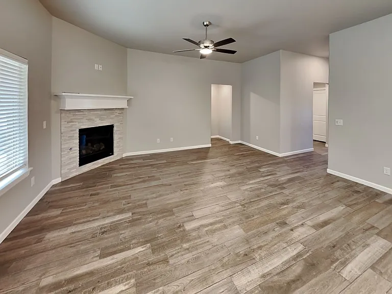 8400 Rainier St — Photo 5