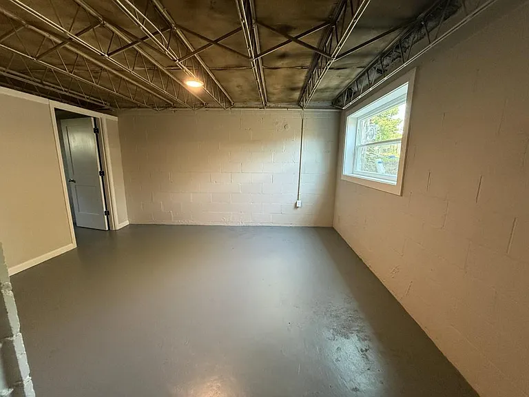 417 Graham St — Photo 16