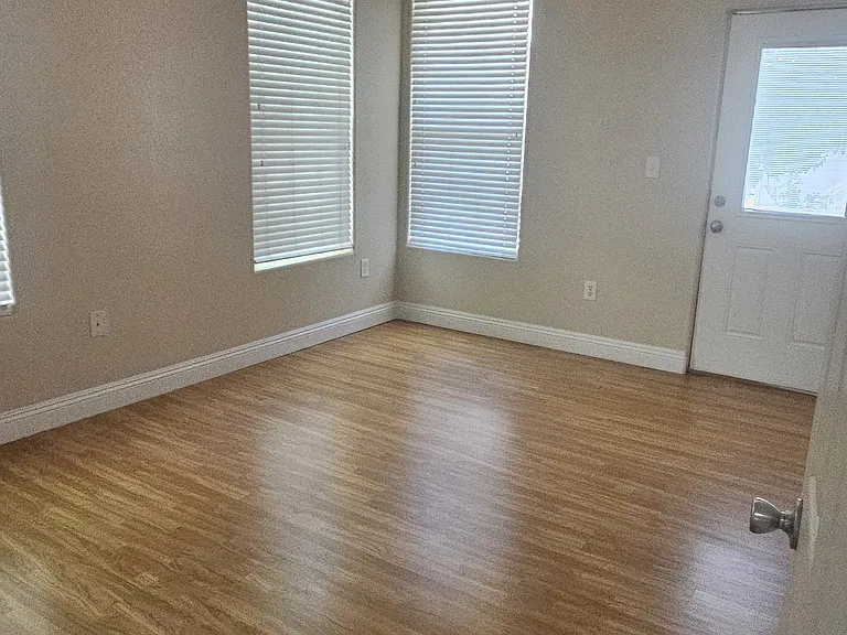 1804 G St — Photo 39