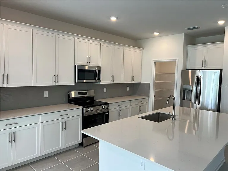 5511 Nina Way — Photo 3