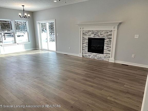 2nd image of 122 Innsbrook Dr