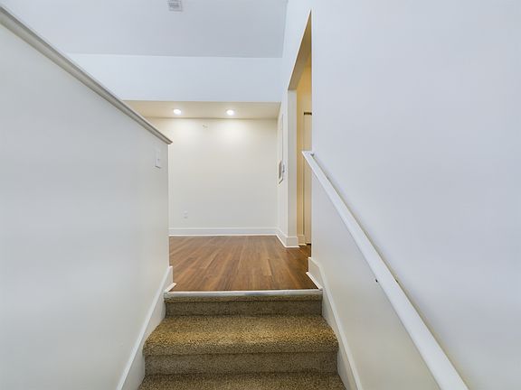 4th image of 375 Quinn Ln #19-201