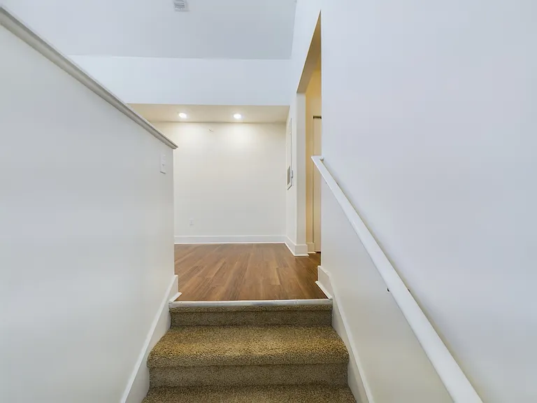 375 Quinn Ln #19-201 — Photo 4