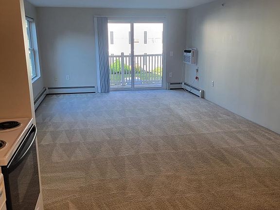 3rd image of 8 Greenleaf Dr #G
