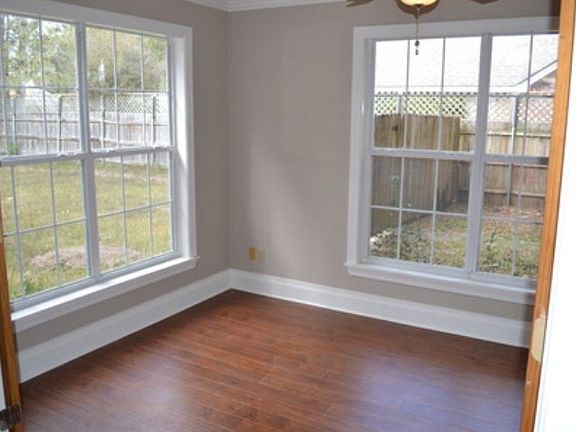 5th image of 4016 Driftwood Dr