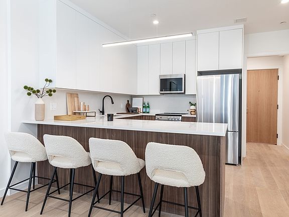 5th image of 1395 Washington St #204