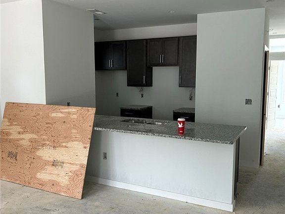 2nd image of 916 Porter St