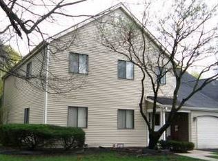 2027 Hawthorne Ln, Chesterton, IN 46304