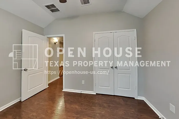 22502 Holbrook Springs Ct — Photo 15