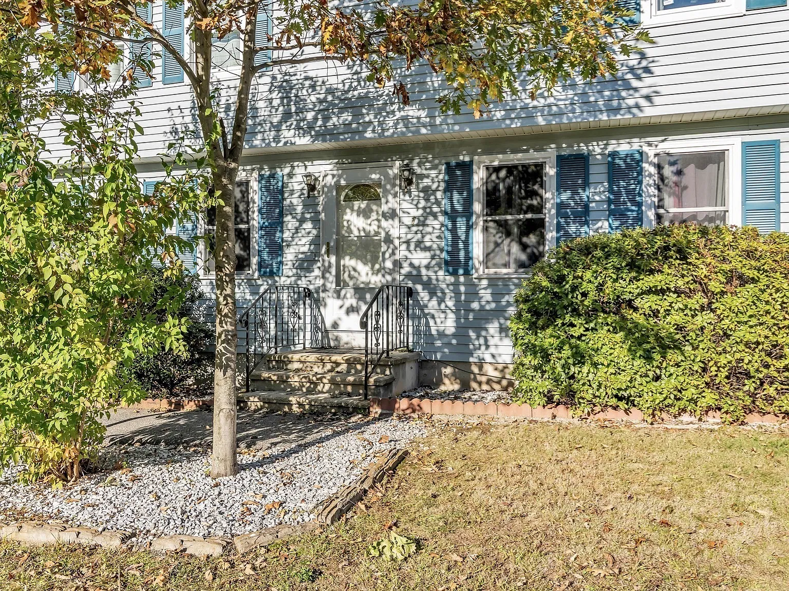 4 bed, 3.0 bath, 2499 sqft, $4,500 — Photo 2