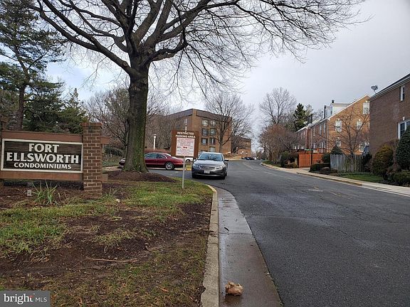 3rd image of 114 Roberts Ln APT 301