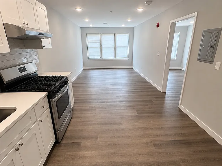 182 Cedar St #1 — Photo 2
