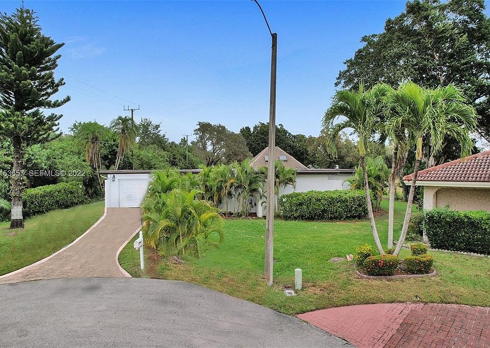 1st image of 4808 Queen Palm Lane