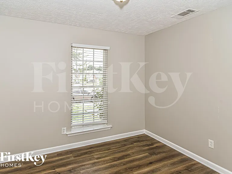 5048 Singing Hills Dr — Photo 16
