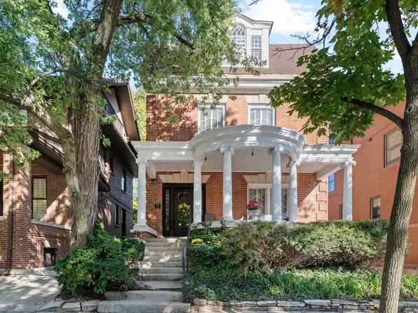 832 W Junior Ter, Chicago, IL 60613