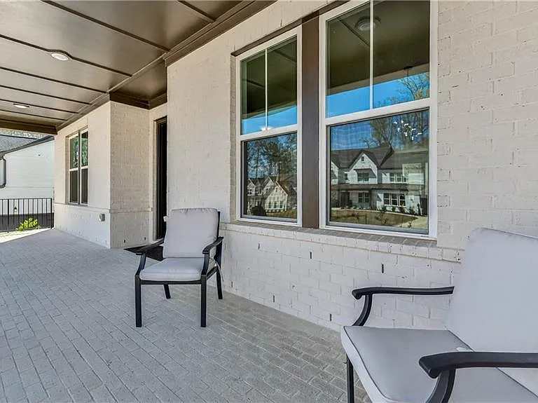 512 Cedar Crest Cir — Photo 2
