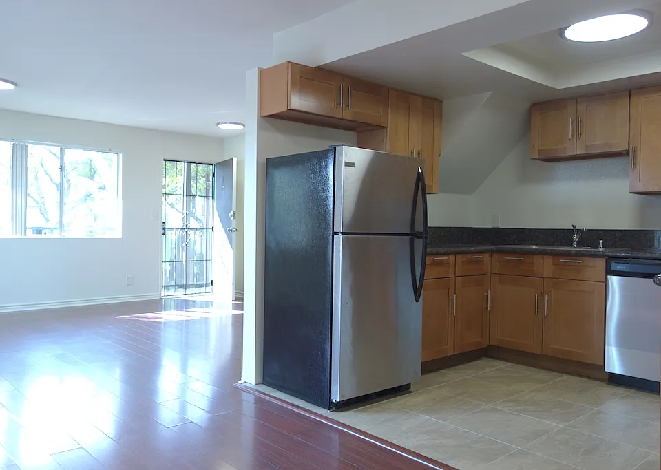 4554 Russell Ave #3