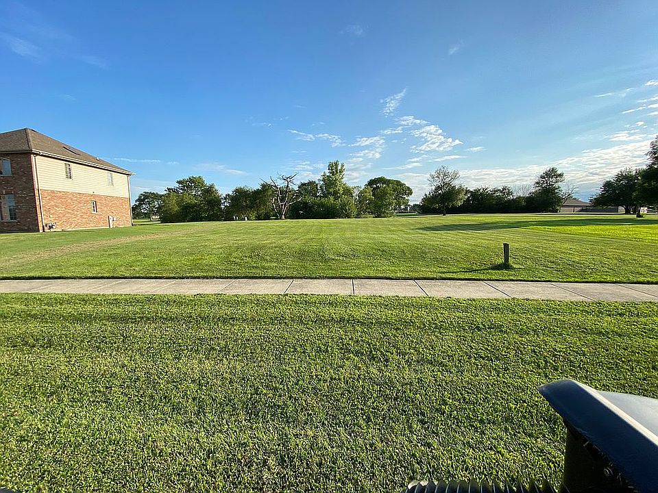 2nd image of 412 Fairway Dr