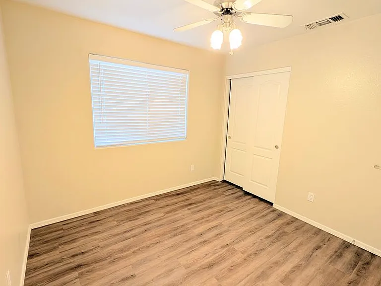 116 W Del Rio St — Photo 26