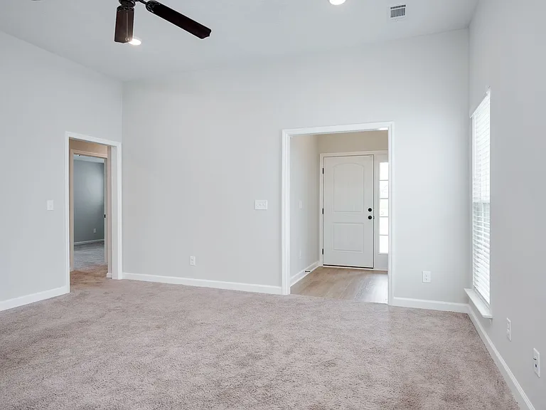2106 Collier Rd — Photo 9