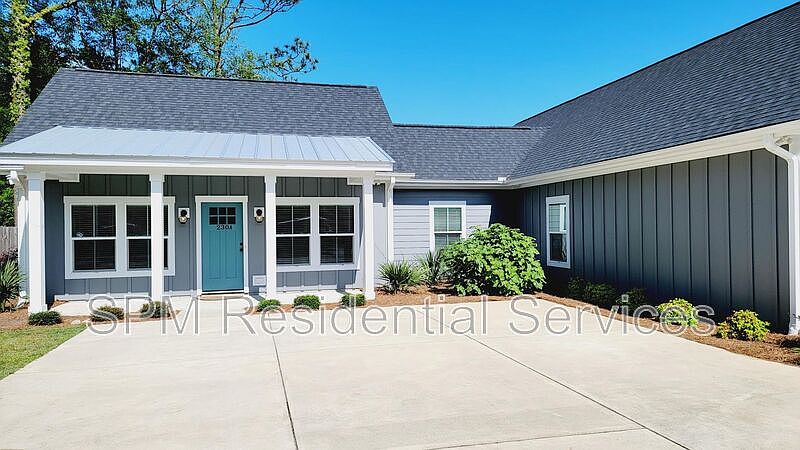 1st image of 230A Oak Leaf Dr