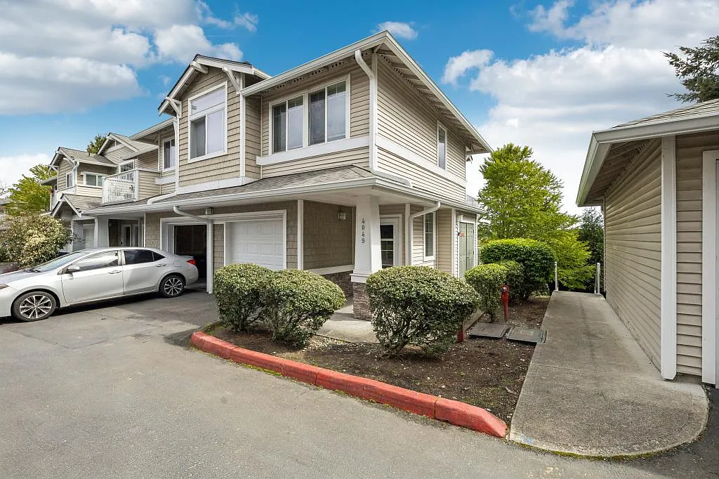 4049 S 212th Ct Unit F Seatac, WA 98198 - 2 bedrooms — Photo 1