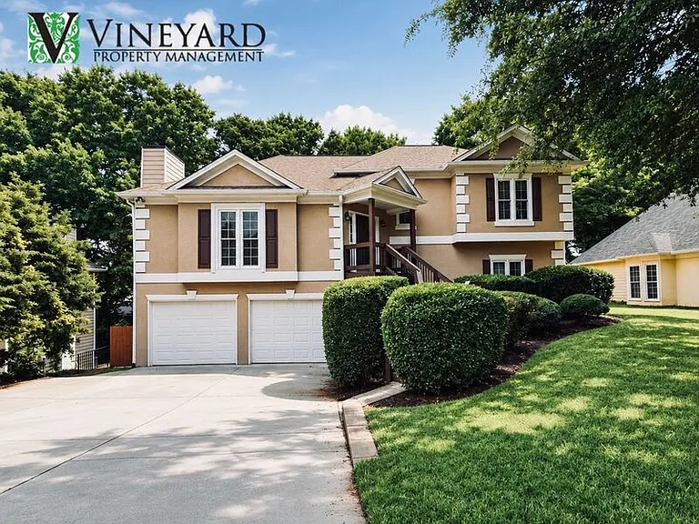 2443 Doubletree Dr NW — Photo 1