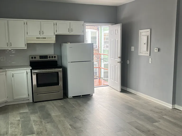 5245 Glenloch St #2 — Photo 4