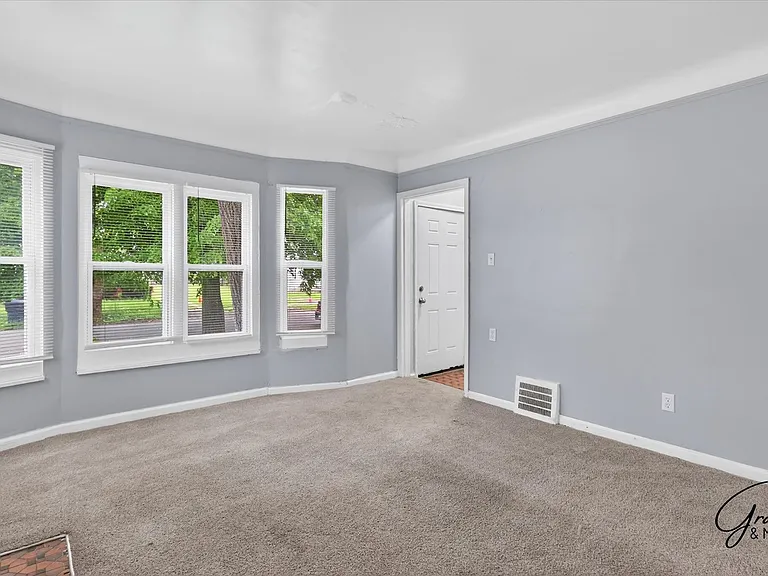 10644 Stratman St — Photo 4