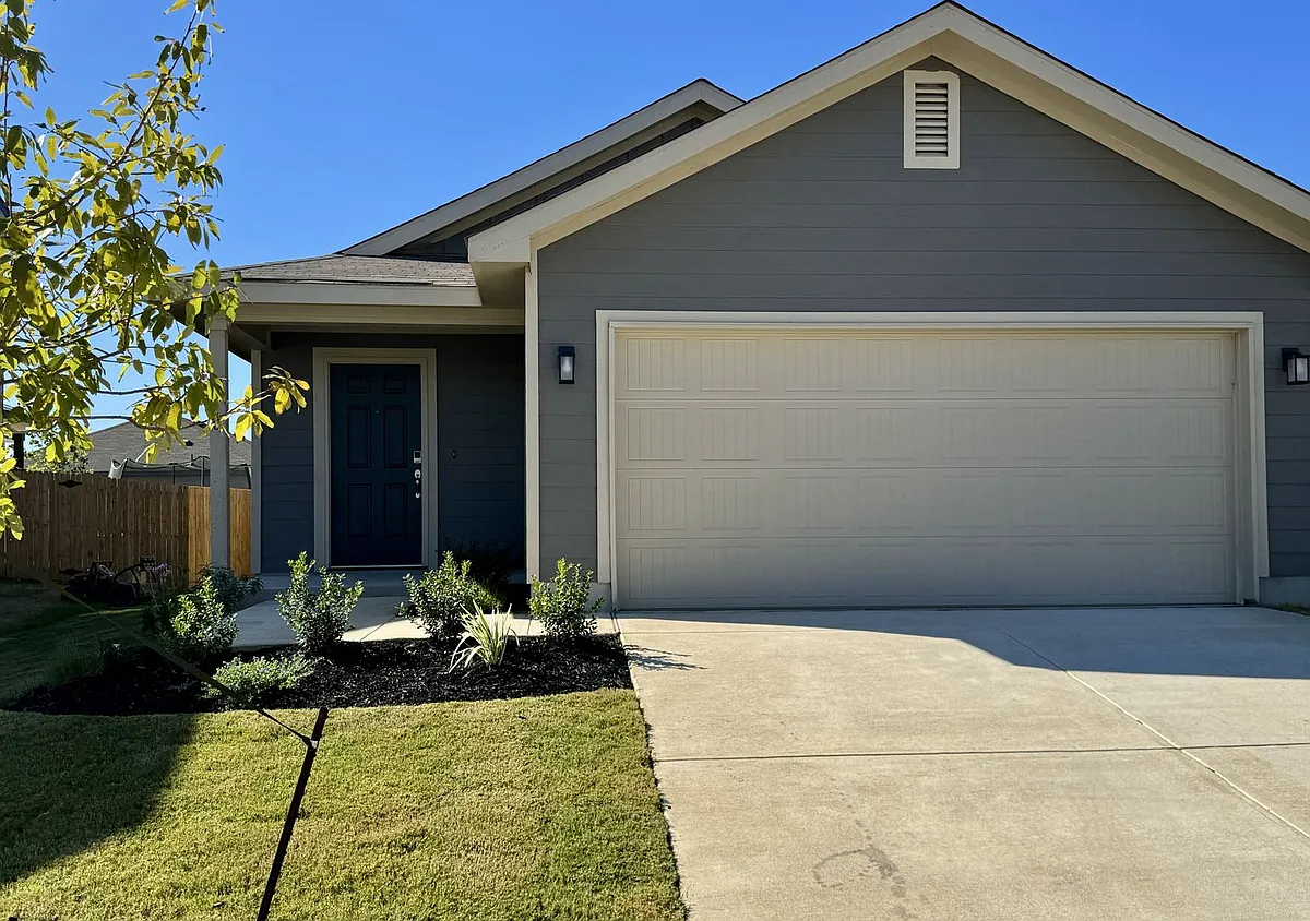 Building Photo - 2560 Solon Ln