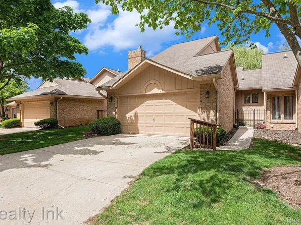 35300 Blue Spruce Dr, Farmington, MI 48335